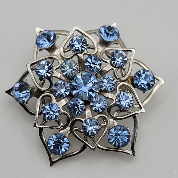 Cute Vintage Mid Century Silver Tone with Icy Blue Rhinestone Brooch - Picture 9 of 12